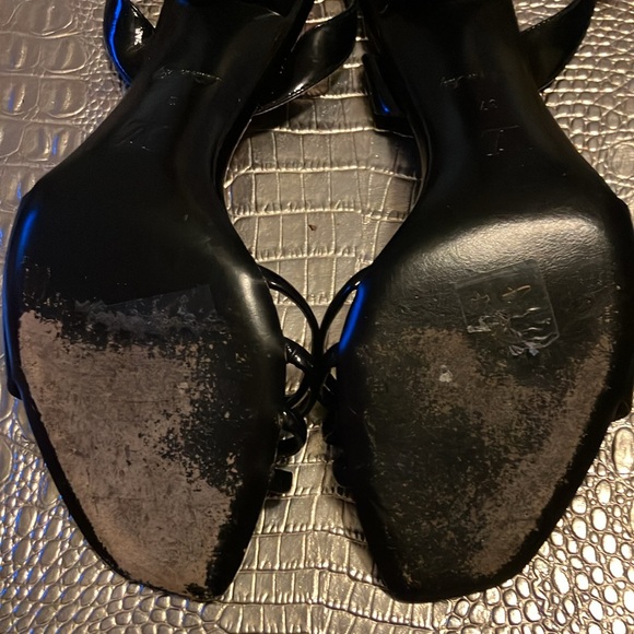 Black, vintage authentic Louis Vuitton heels. - Picture 8 of 8